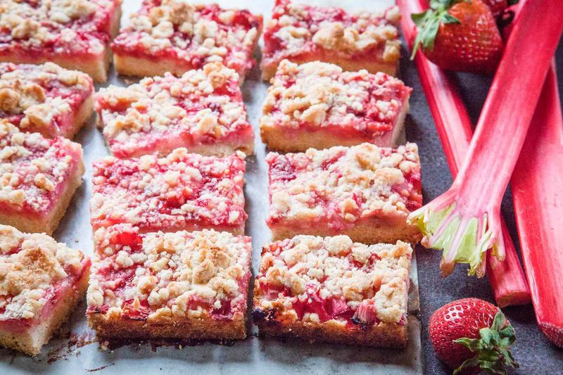 Strawberry Rhubarb Crunch Bars
