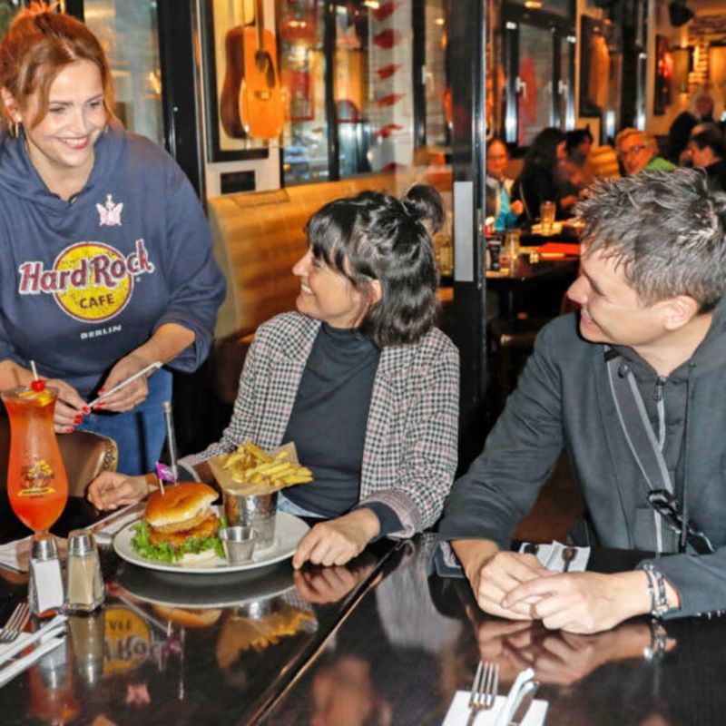 Hard Rock Cafe: Rock & Roll Atmosphere, Elevator Music Food