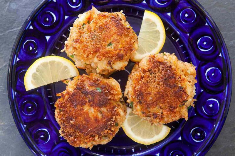 Dungeness Crab Cakes With Lemon Aioli