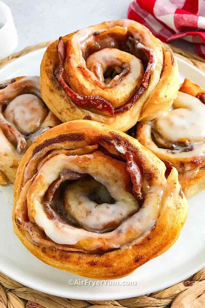 Cinnamon Rolls With Bacon