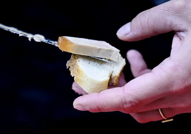 Using Bread As A Plate (France)