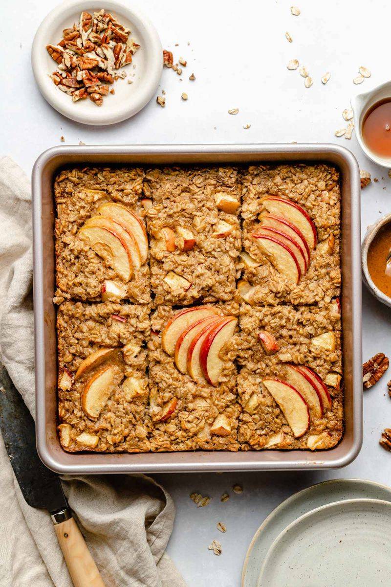 Baked Oatmeal With Cinnamon And Apples