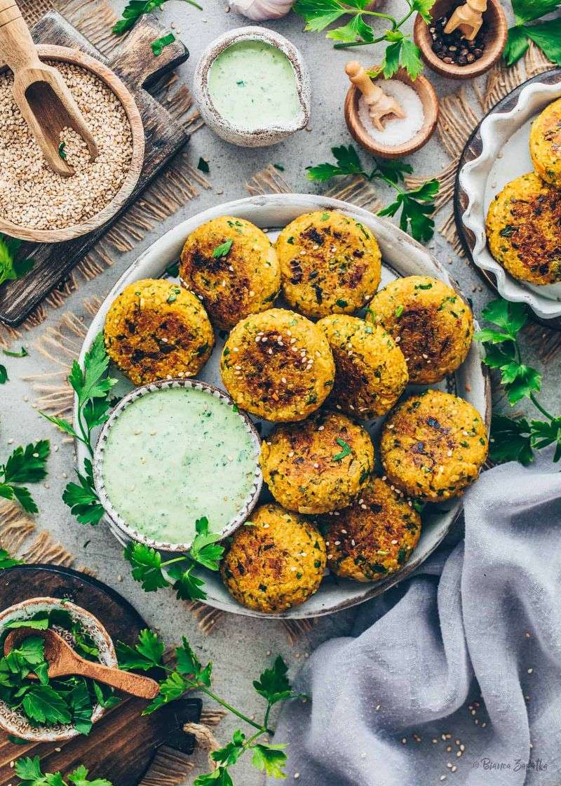 Crispy Quinoa Cakes With Avocado Crema