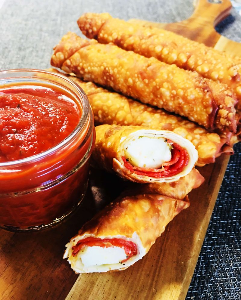 Pepperoni Pizza Wonton Rolls