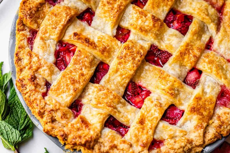 Strawberry Rhubarb Pie (Midwest)
