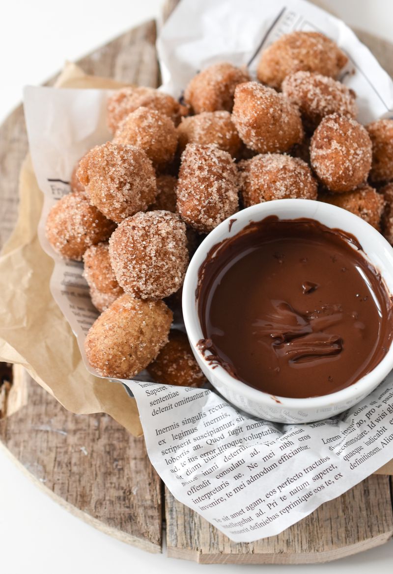 Cinnamon Churro Bites With Chocolate Dip
