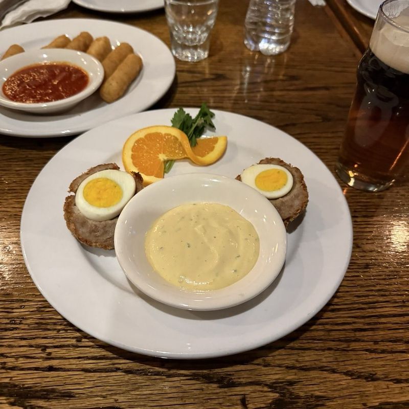 Crown & Anchor British Pub