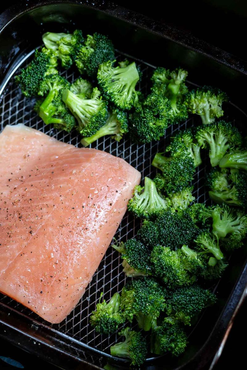 Air-Fried Salmon With Steamed Broccoli