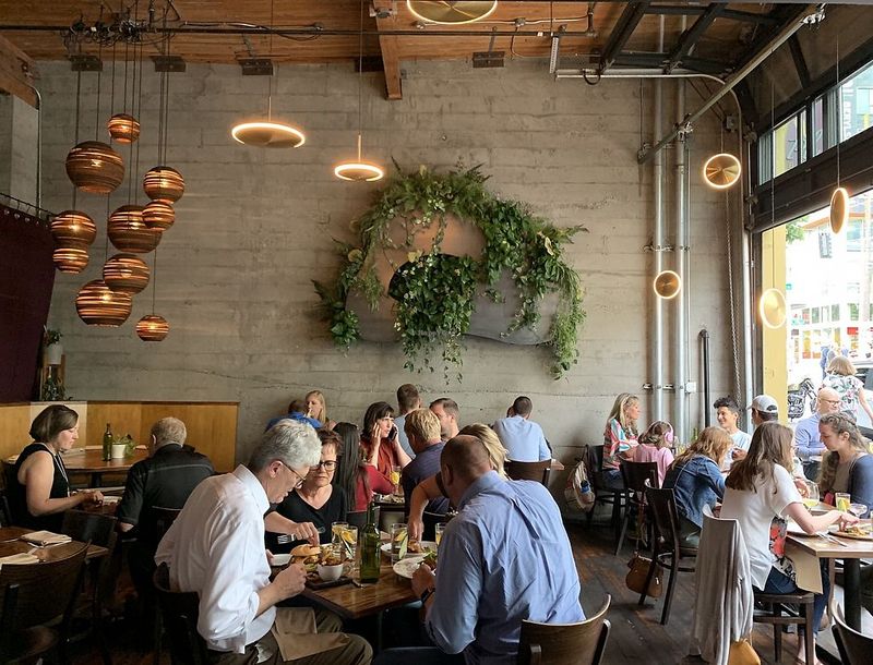 Washington: Plum Bistro