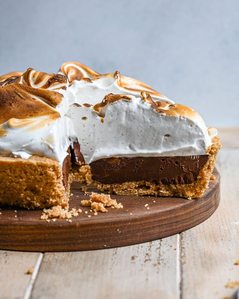 S'mores Cookie Pie Campfire