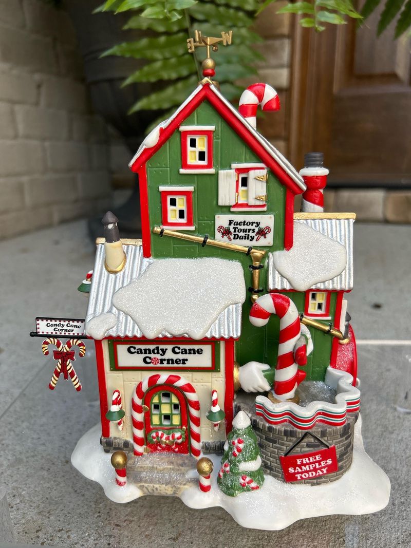 Chocolate Factory Candy Canes In 'The Santa Clause'