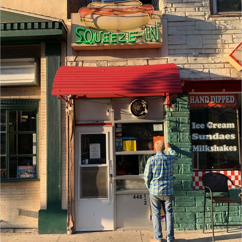 The Squeeze-In – Sunbury