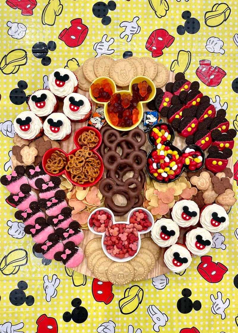 Minnie Trail Mix With Bow Candies