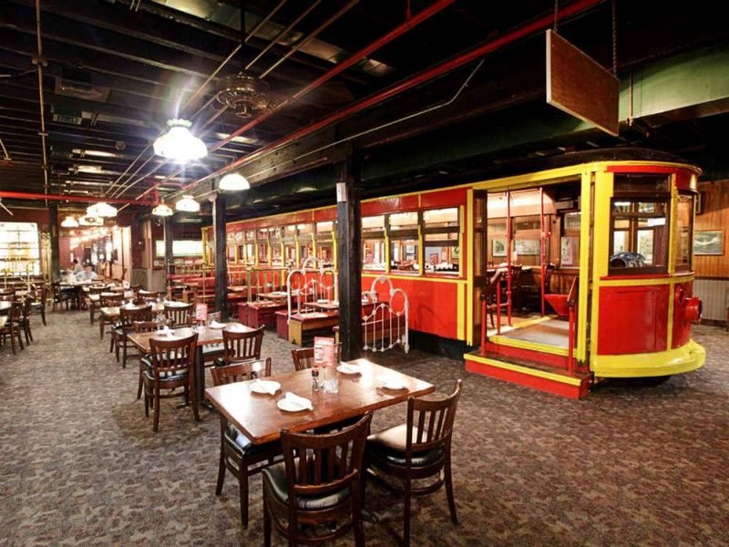 Spaghetti Warehouse: Nostalgic Noodles