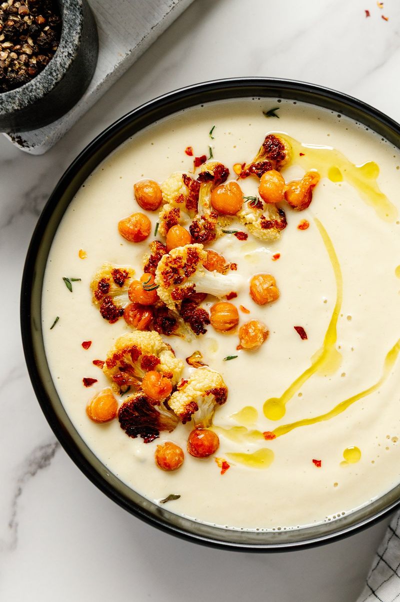 Creamy Cauliflower And Roasted Garlic Soup