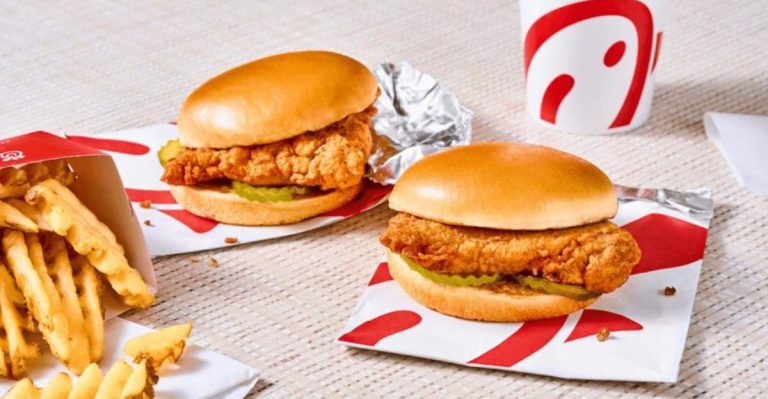 10 Chain Restaurants That Nail It Every Time (And 5 Hidden Gems Foodies Swear By)