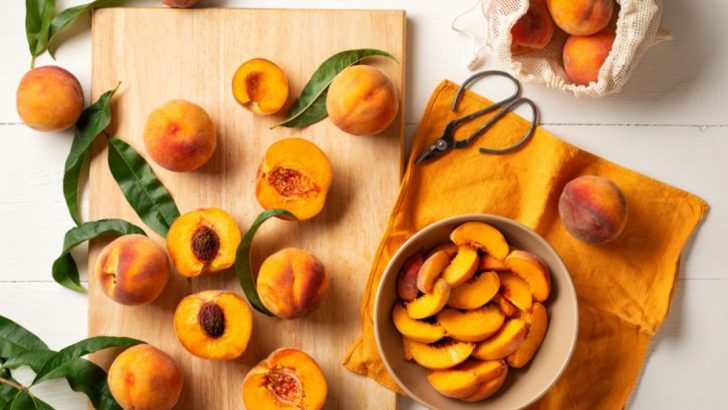 10 Smart Ways To Store Peaches, Plus 5 Delicious Recipes To Make With Them