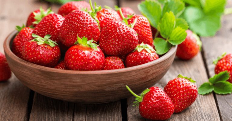 mistakes everyone makes when buying strawberries