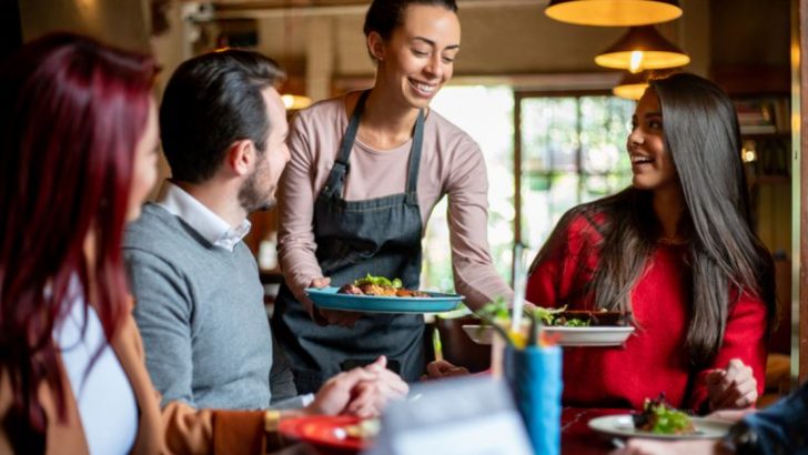 15 Dining Etiquette Mistakes To Avoid + 5 Tips That Impress