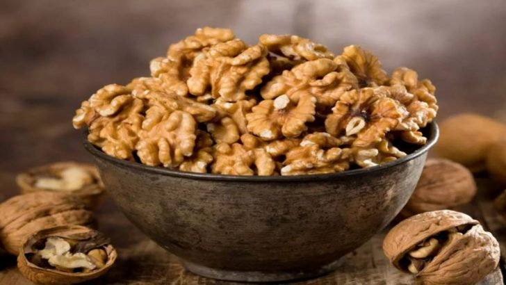 15 Tasty Bedtime Snacks That Won’t Spike Blood Sugar + 5 Super Healthy Picks