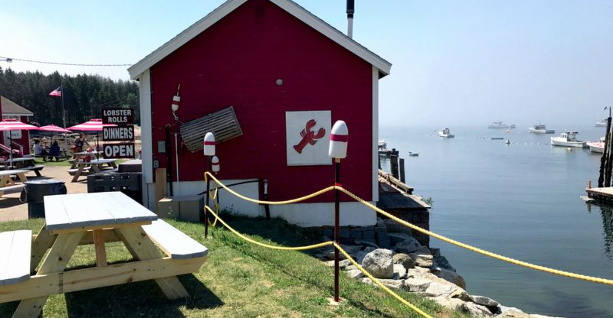 where to find the absolute best lobster rolls in Maine