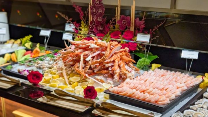 7 Seafood Buffets That Left Us Hungry — And 9 That Deserve All The Hype