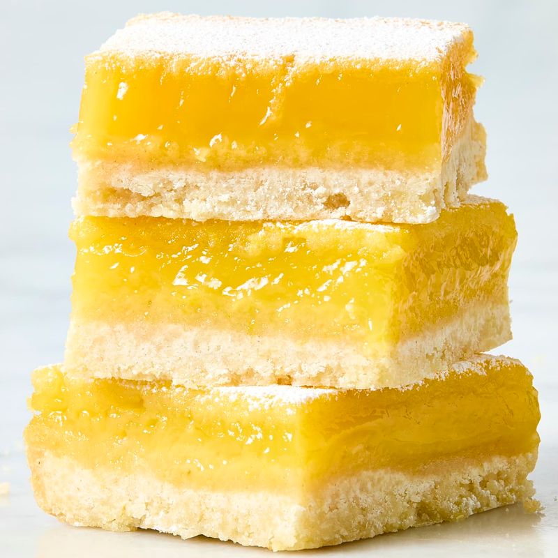 Lemon Bars With Powdered Sugar