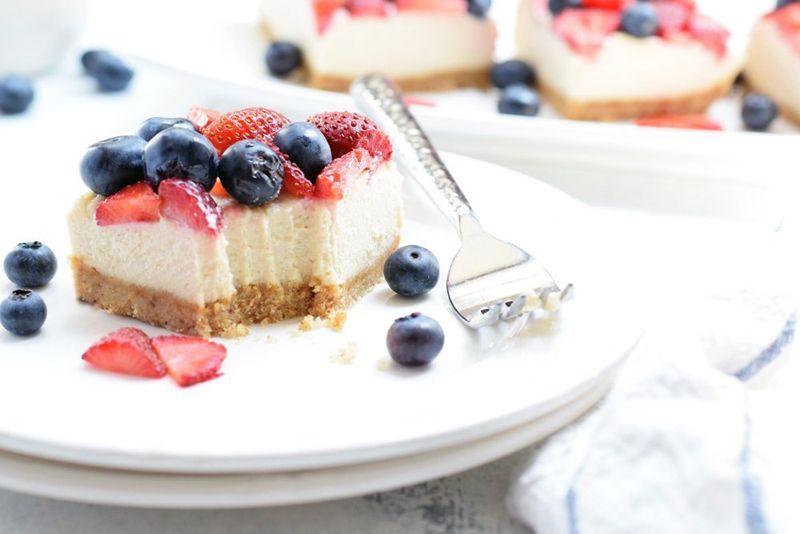 No-Bake Berry Cheesecake Bars