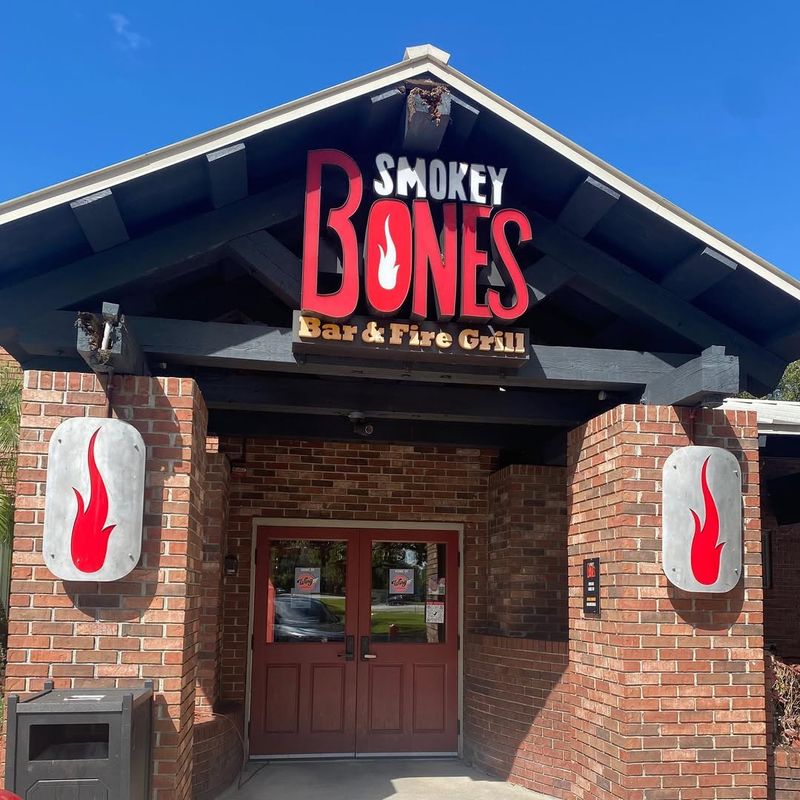 Smokey Bones Bar & Fire Grill
