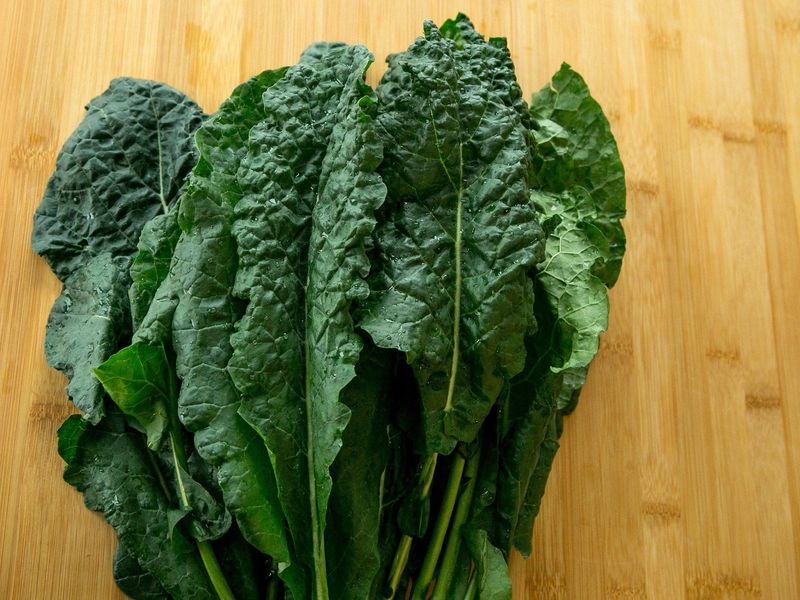 Leafy Greens: Nutrient-Dense Cholesterol Shields