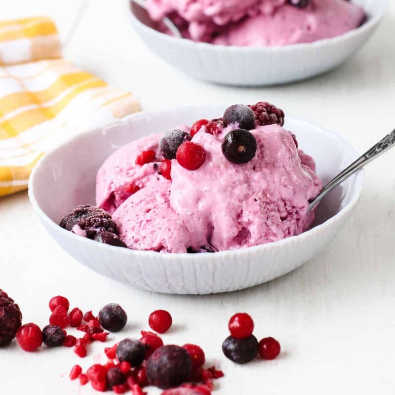 Keto Berry Frozen Yogurt