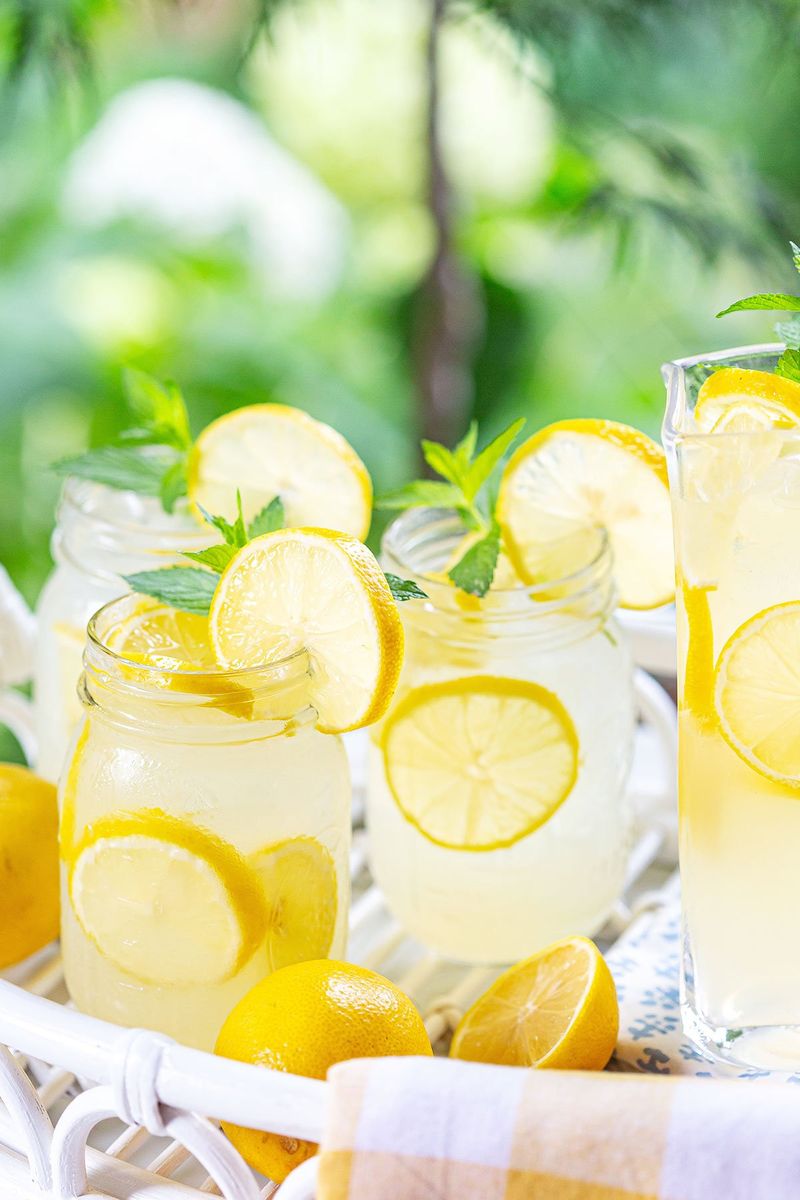 Old-Fashioned Lemonade With Mint