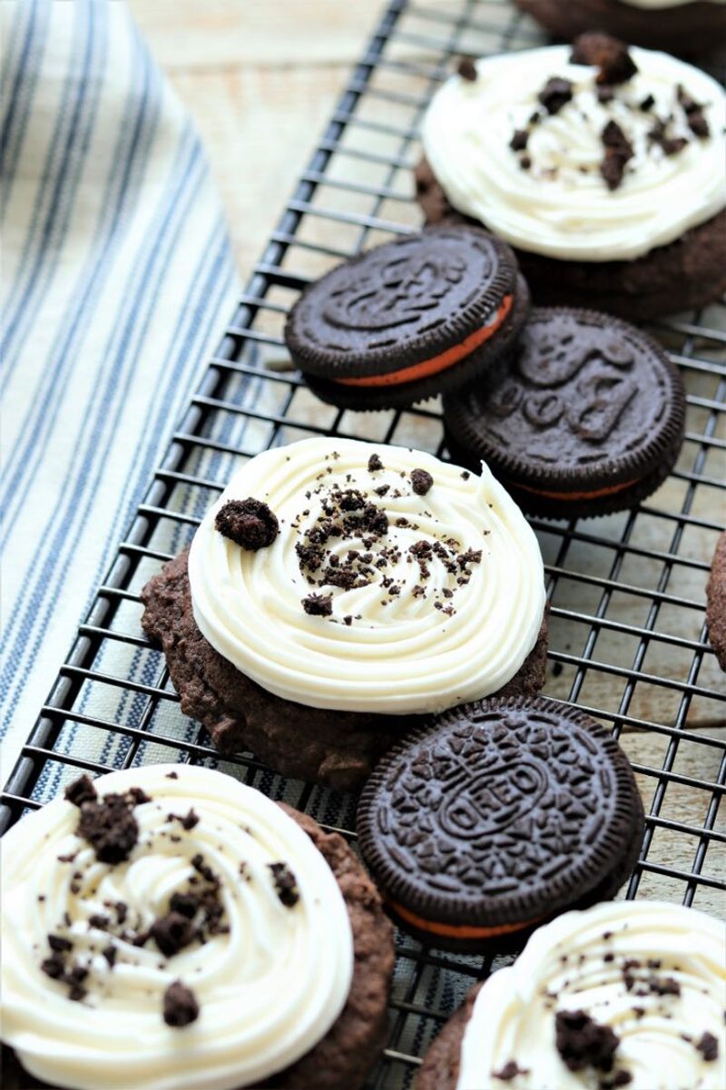 Crumbl's Chocolate Oreo Cookie