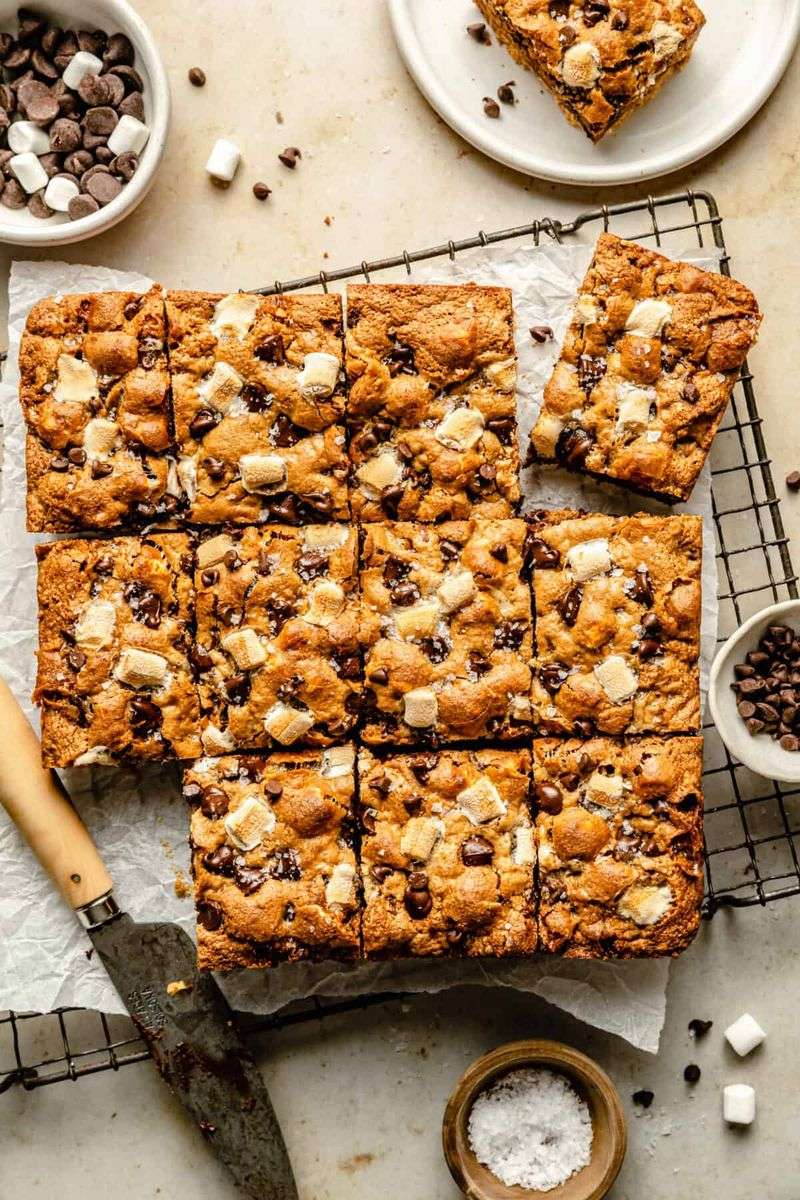 S'mores Campfire Squares