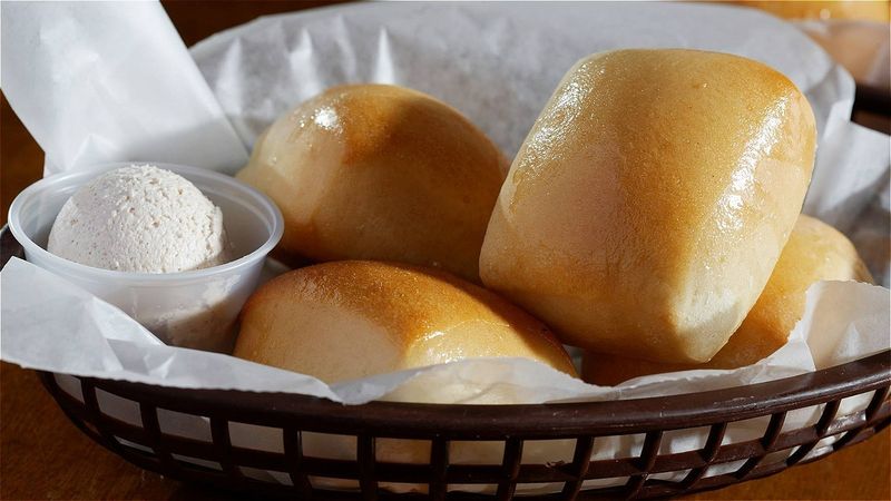 Texas Roadhouse: Where Rolls Upstage Steaks