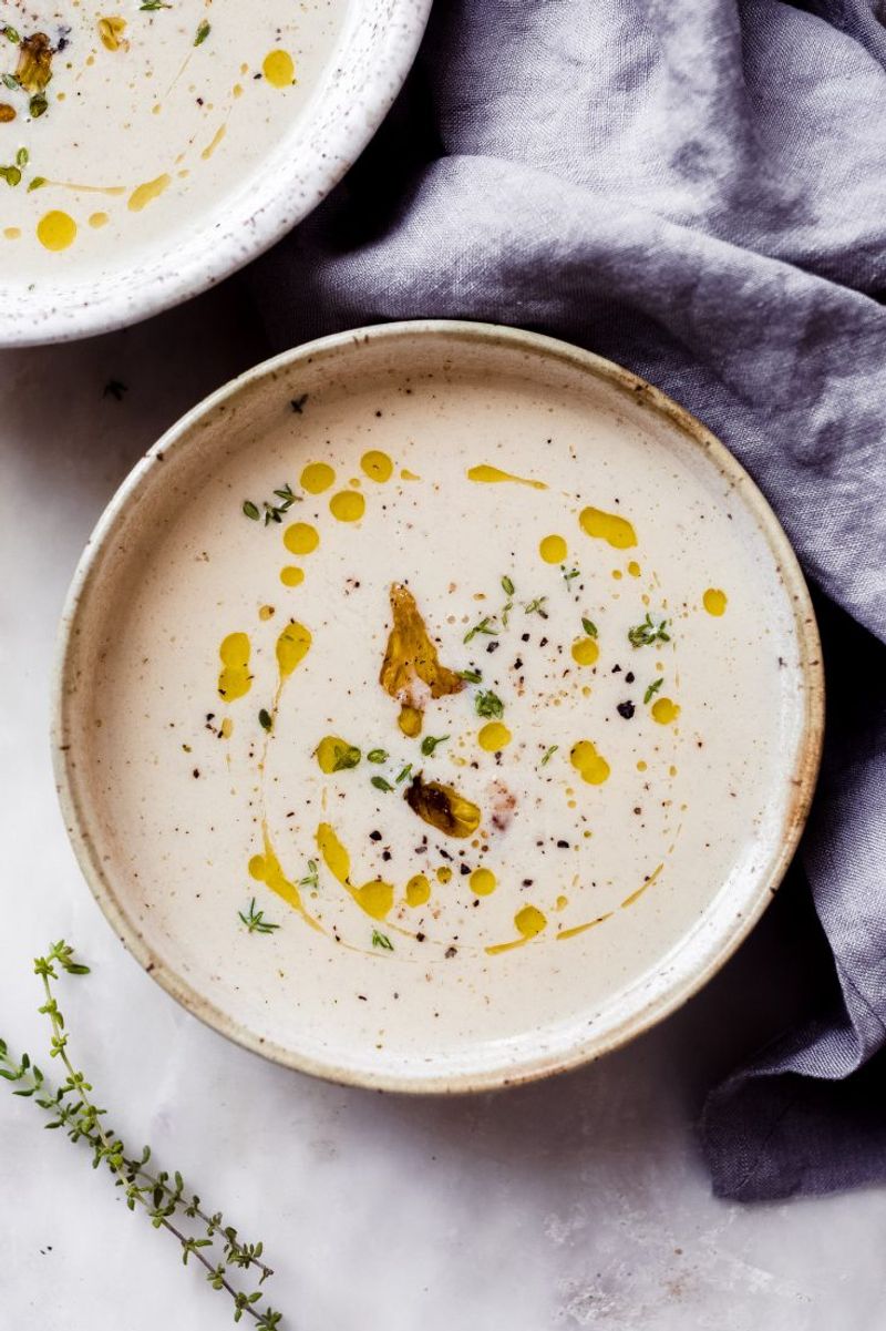 Roasted Garlic Cauliflower Soup