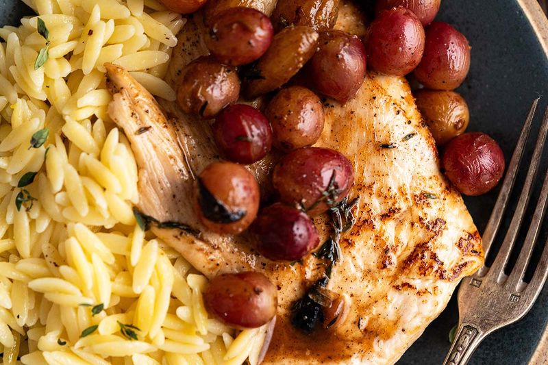 Chicken With Grape And Tarragon Sauce