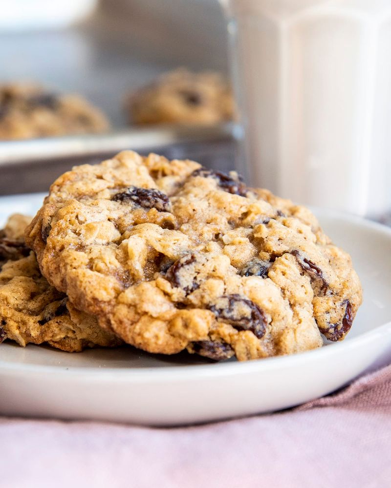 Chewy Oatmeal Raisin Cookies