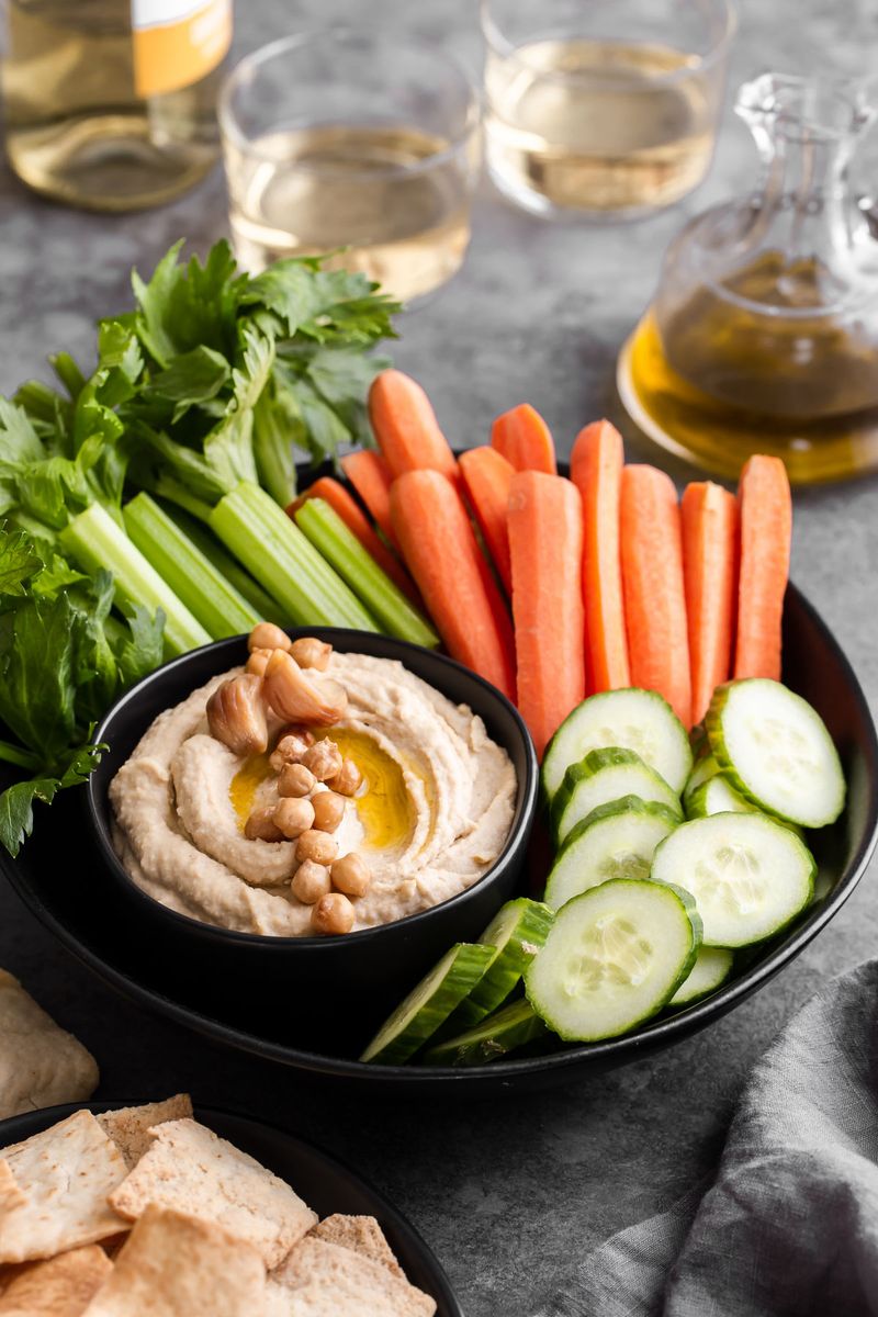 Classic Hummus With Veggie Dippers