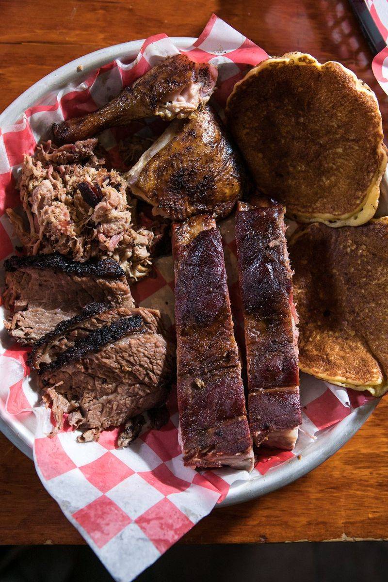 B's Cracklin' BBQ