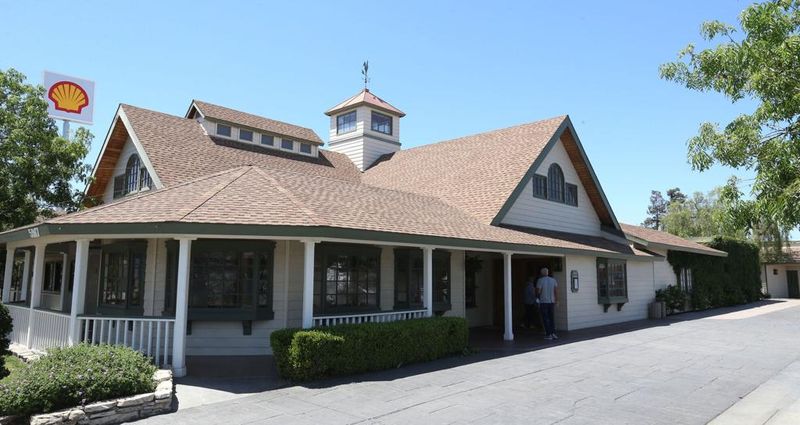 Hodel's Country Dining, Bakersfield CA