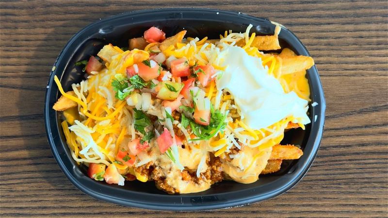 Cheesy Nachos With Dip