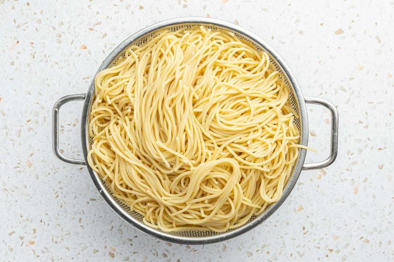 Plain Meatballs On Plain Pasta