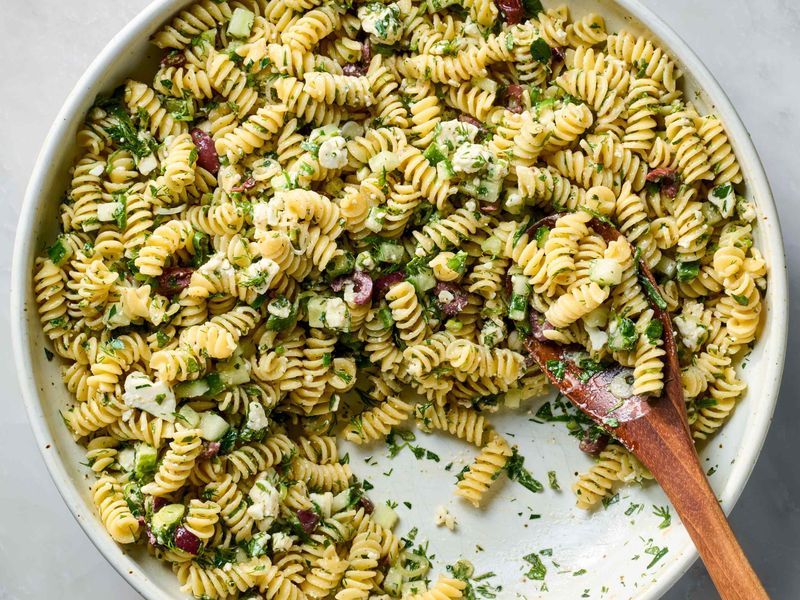 Alton Brown's Scientific Pasta Rinsing Approach