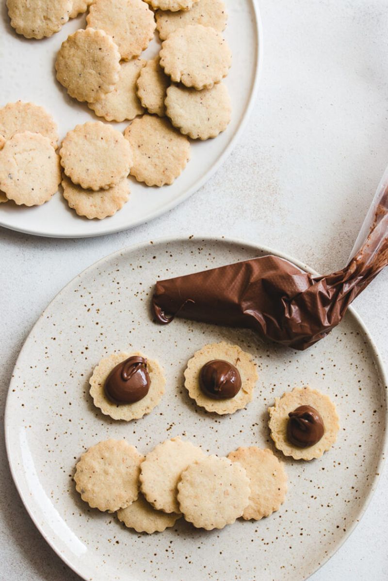 Nutella-Filled Sandwich Cookies