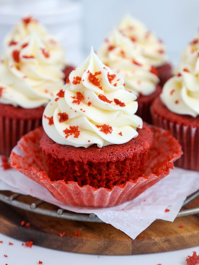 Red Velvet Cupcakes With Cream Cheese Swirl