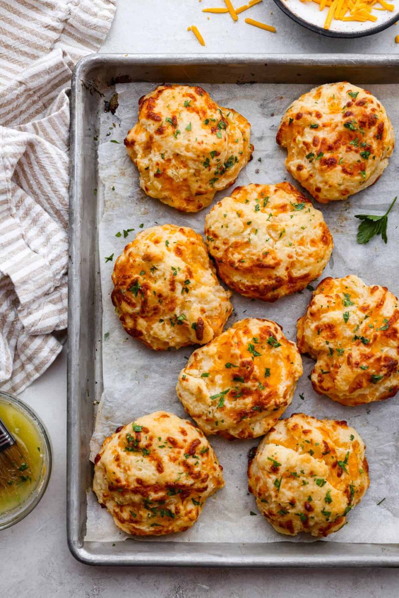 Red Lobster's Cheesy Cheddar Bay Biscuits