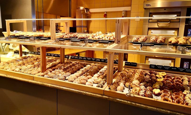 Uncovered Bread Baskets