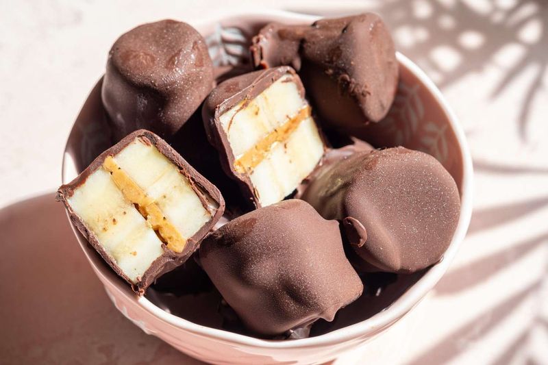 Frozen Chocolate-Dipped Banana Bites