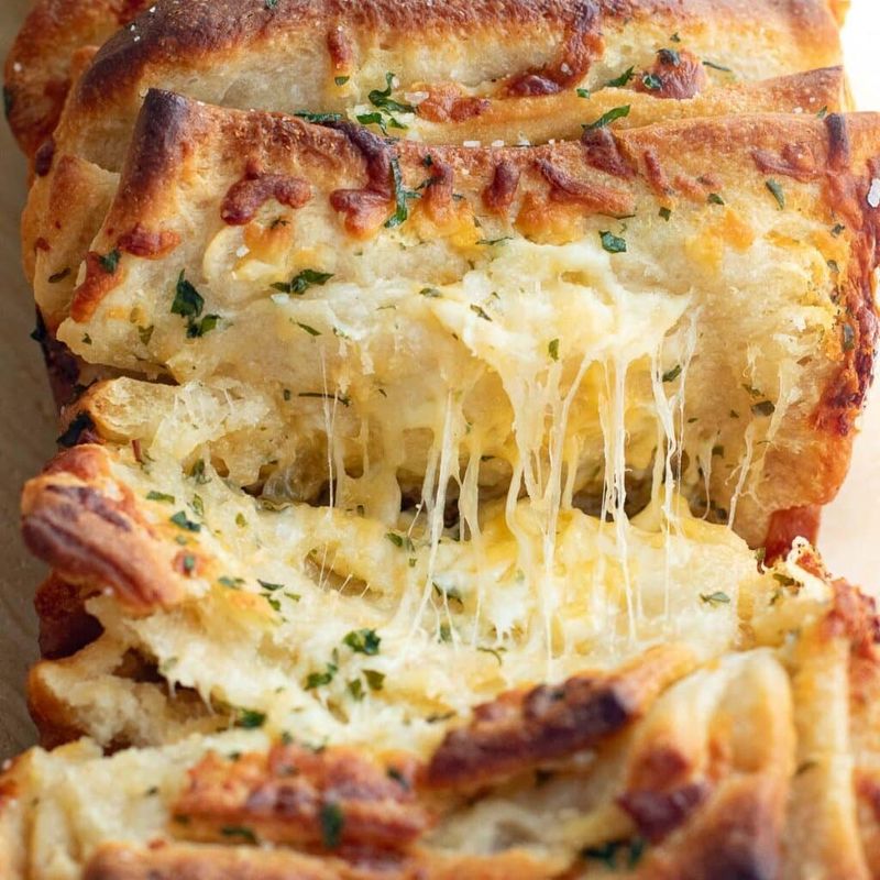 Cheesy Garlic Pull-Apart Loaf